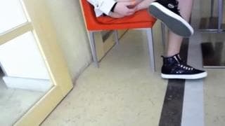 Горячая, сексуальная шлюха Мартинас, мастурбирует в общественном месте