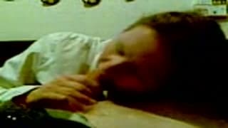 Она практикует сосание члена со своим парнем