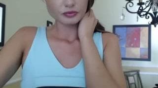 Горячая шлюха в соблазнительном женском белье