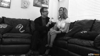 Знойная блондинка Брэнди Лав-получает кунилингус, после интервью!