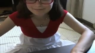 Эта художница мастурбирует полностью в краске