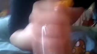 Она дает ему возможность запомнить её минет