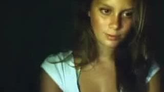 Эта любительница демонстрирует свои сиськи