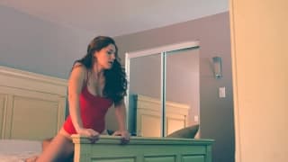 Она сидит на лице и наслаждается куннилингусом