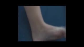 Ему очень нравятся её ноги на его члене