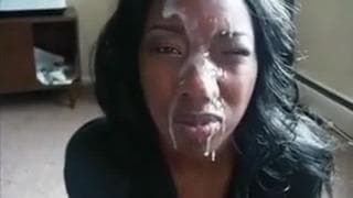 Она получает полное лицо спермы каждый раз