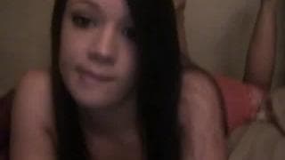 Озорная молодая сука хорошо проводит время