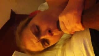 Сосать его большой член, как леденец