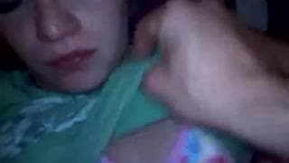 Она становится во все позы для горячего секса