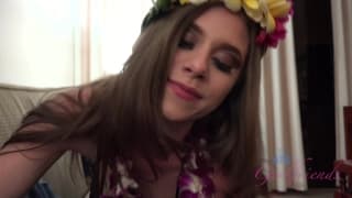 Аня Ольсен-любит сосать член и трахаться в отпуске на Гавайах!