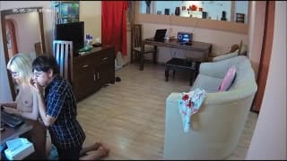 Кик готовится к сексуальной онлайн-вечеринке