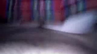 Она одета в мини-юбку, будучи оттраханой