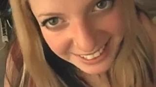 Сексуальная любительская сука берёт его сзади