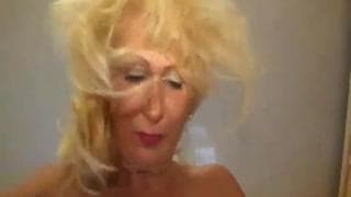 Старая сука, которая жаждет молодого члена