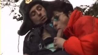 Они любят трахаться на снегу в мороз