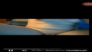 Девушка хочет показать вам свою бритую пизду