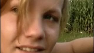 Эта любительница любит анальный секс на улице Эта любительница любит анальный секс на улице