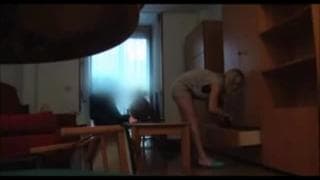 Она настраивает скрытую камеру для этого траха Она настраивает скрытую камеру для этого траха