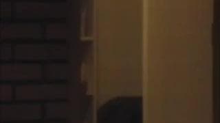 Ему нравится видеть, как они сосут и трахаются