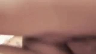 Любительская пара, которой нравится трахаться дома и кончать на лицо