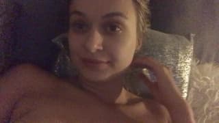 Чувственно сосать член своего спящего парня - ее любимое занятие Чувственно сосать член своего спящего парня - ее любимое занятие