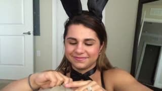 Киска леди в этом любительском видео, заполнена огромной секс-игрушкой