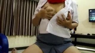 Эта студентка арабского университета, наслаждается хорошим сексом