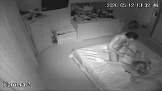 Скрытая камера, фиксирует чувственный трах этой пары в постели дома