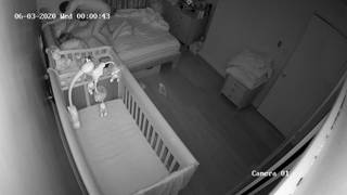 Жена, которую трахает раком муж в спальне возле детской кроватки