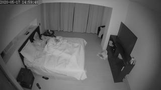 Она просыпается посреди ночи, чтобы отсосать член и по трахаться