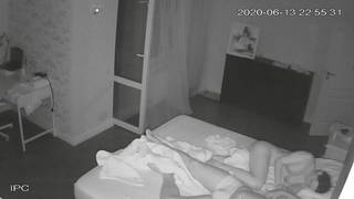 Этому парню-приснился эротический сон и он сильно захотел трахаться!