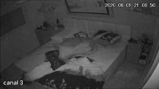 Эта женщина не может спать, а хочет трахаться и кататься на члене мужа