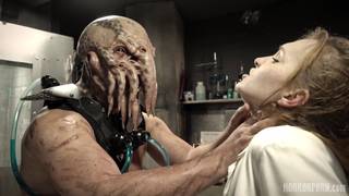 Монстр овладевает ученой Белль Клэйр, которая сосет член и трахается! Монстр овладевает ученой Белль Клэйр, которая сосет член и трахается!