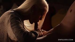 Блондинка-порно-звезда Бланч Брэдбарри-устроила горячий ужин с парнем