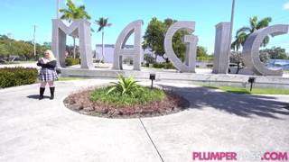 Очень толстую блондинку Мисс Энджел, захотел трахнуть этот незнакомец