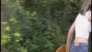 Тауни Стоун-молодая шлюха, которая очень любит раздеваться с подругами