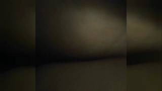 Он трахает большую, белую задницу своей женщины, покрывая ее спермой