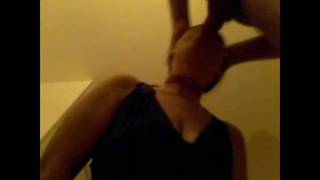 Милфа, глубоко заглатывает его член и давится им в любительском видео