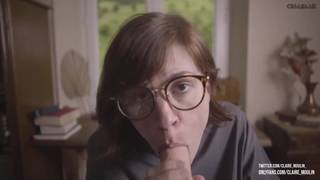 Клэр Мулен-француженка, которая сексуально танцует на веб-камеру