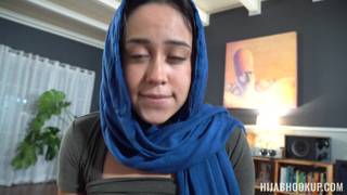 Порно-звезда Даня Вегакс не снимает хиджаб, чтобы ее хорошо трахнули!