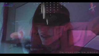 Любительские лесбиянки-трахаются с помощью секс-игрушек и секс-машины!