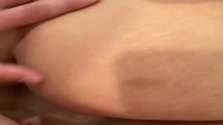 Две девушки-лесбиянки-слизывают сперму с тела мужчины, после секса!