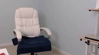 Любимая секс-игрушка доводит эту милую брюнетку-подростка до оргазма!